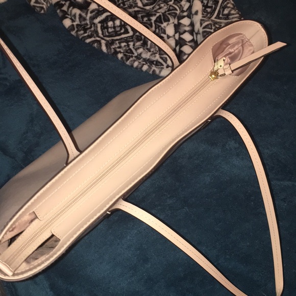 Kate Spade Purse - Picture 3 of 5